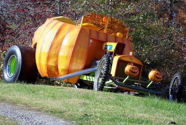 Halloween Hot Rod Pumpkin T-Bucket 