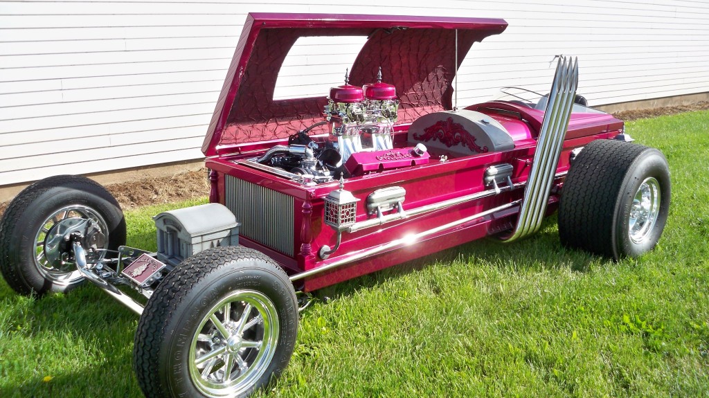 DragULa and the Coffin Car Fascination