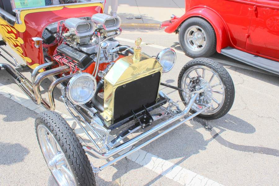 T-Bucket car show gold Ron Bychowski