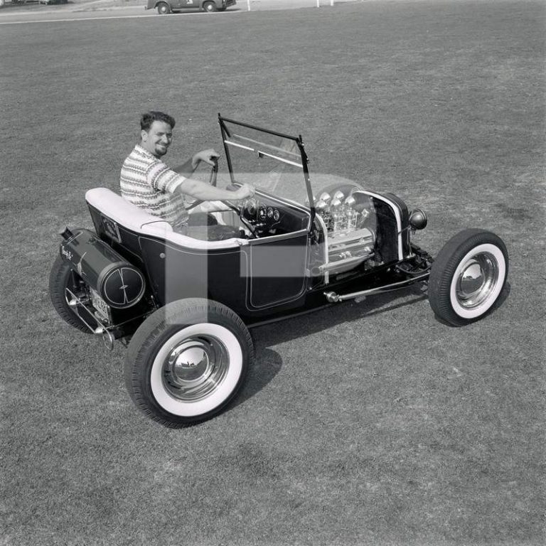 Tweedy Pie T-Bucket by Bob Johnston and Ed 