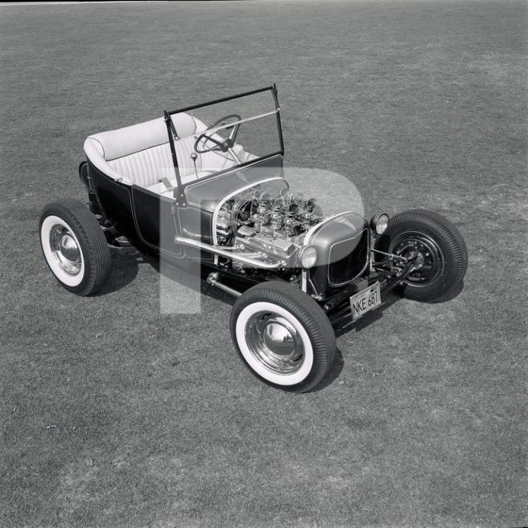 Tweedy Pie T-Bucket by Bob Johnston and Ed 